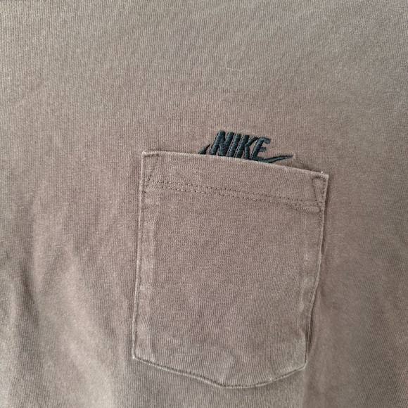 Nike Loose Fit Long Sleeve Pocket Tee - Picture 3 of 7